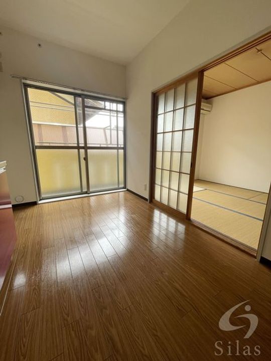 ピアレス千本の居間