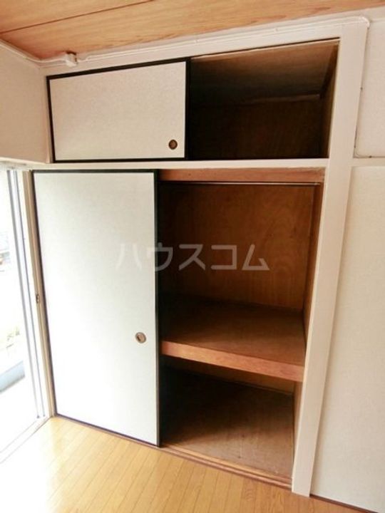 ホウユウビルの内装