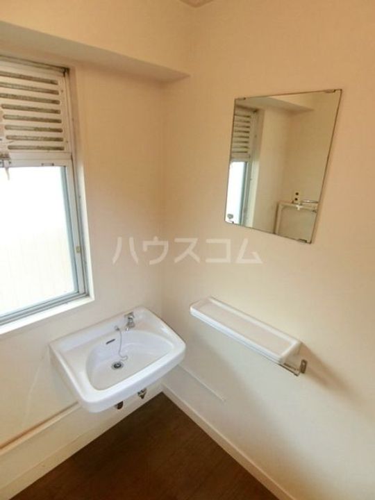 ホウユウビルの内装