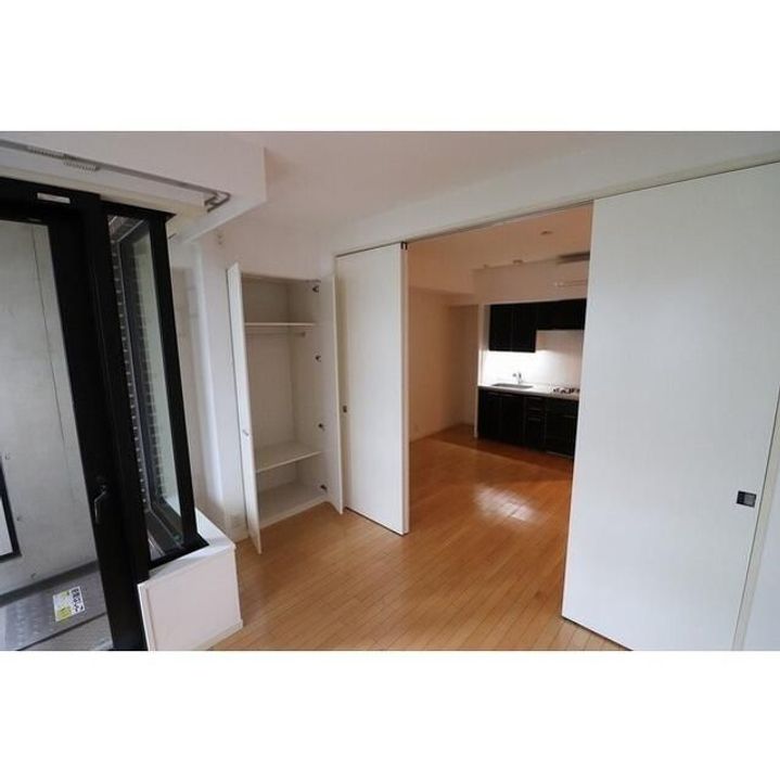 東京都港区新橋6(マンション)の賃貸物件の居間