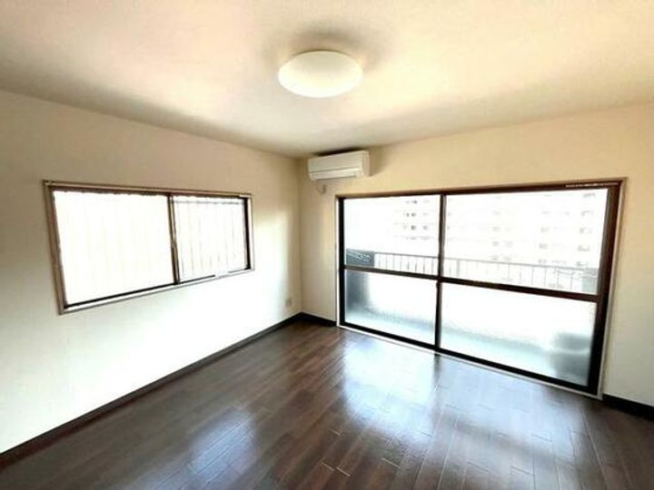 フジコーポ高沢の居間