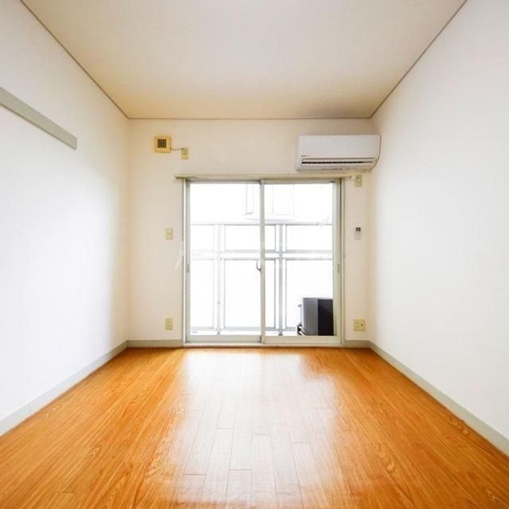 クレセントハイムの居間