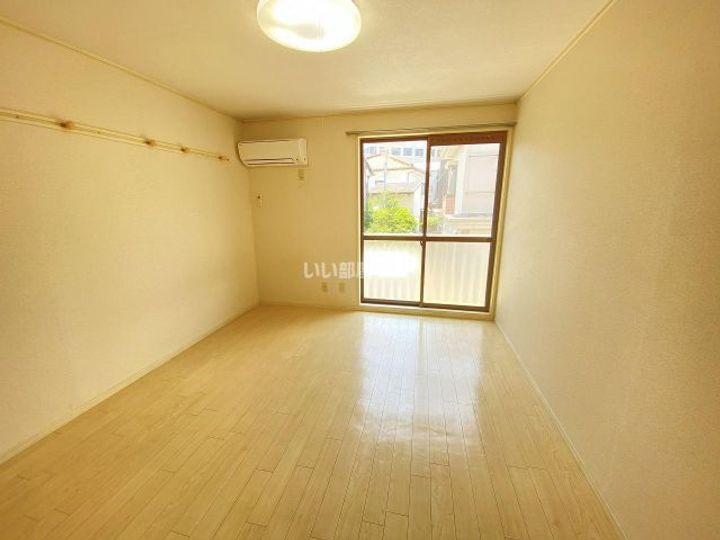 ディアコート原の居間