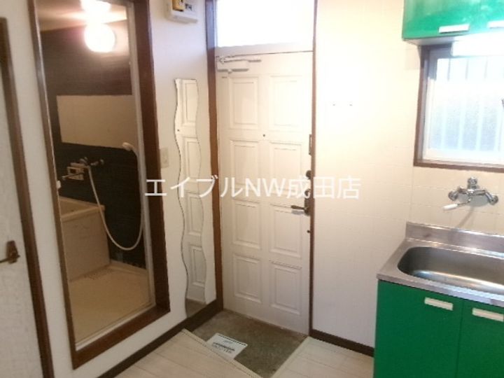 ホワイトヴィラの玄関