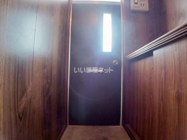 コーポラスV1の玄関