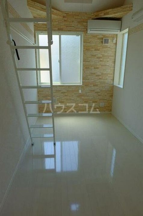 ユナイト屏風浦トレンティーノの居間