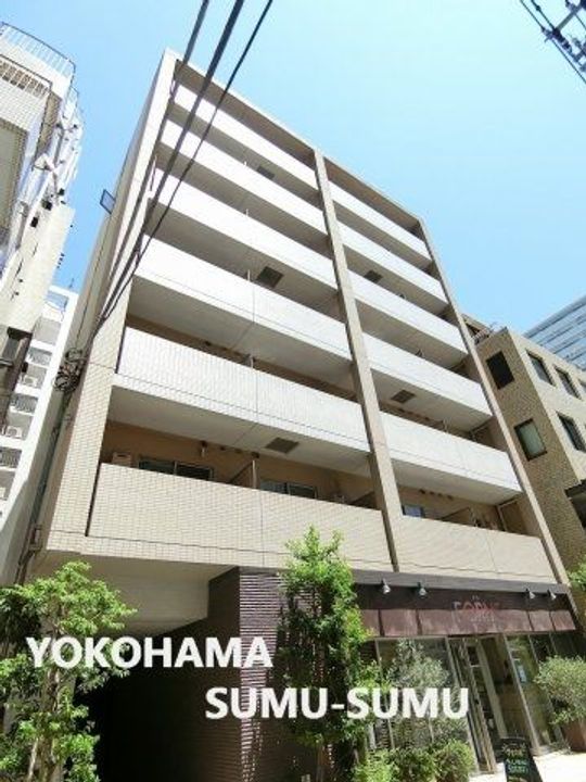 ラ・メージュ山下公園の外観