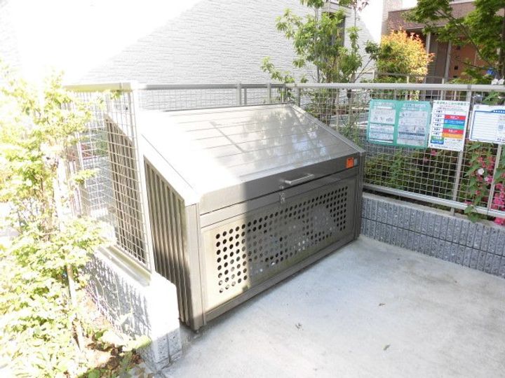 メイプルコートNの地図