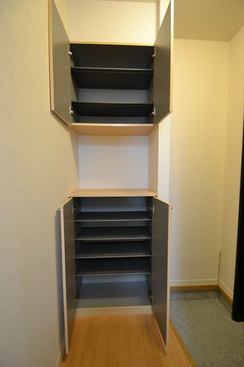 メイプルコートNの玄関