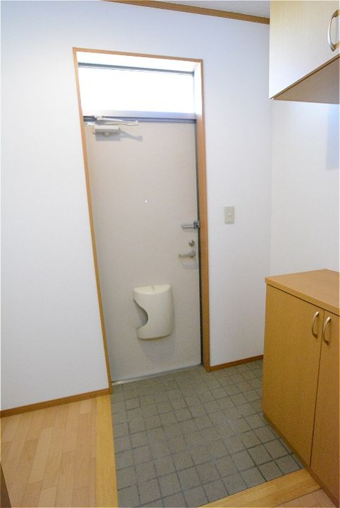 パストラル室本1号地の玄関