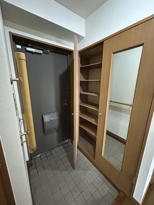 熊本県熊本市東区長嶺南8(マンション)の賃貸物件の玄関