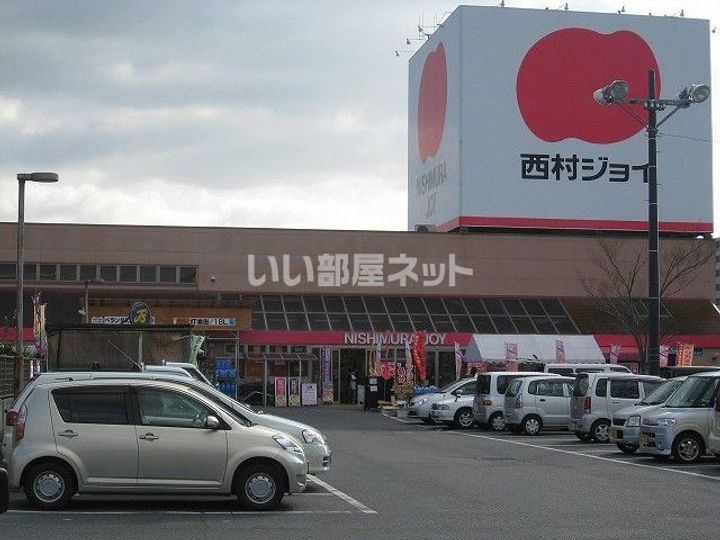 ファミール サーシャの周辺