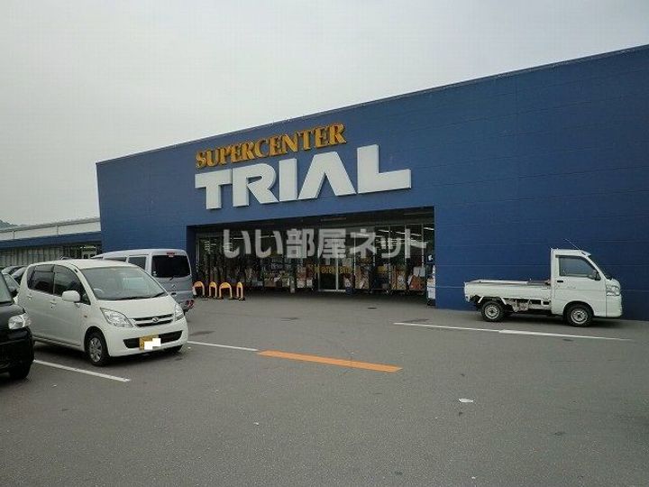ファミール サーシャの周辺