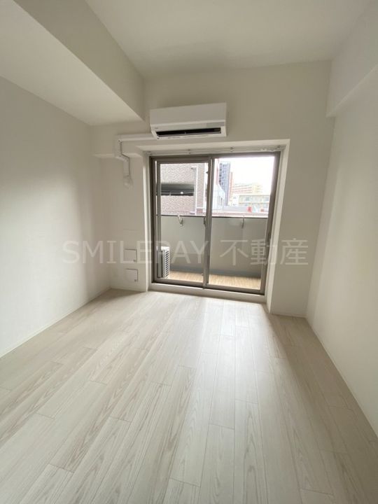 兵庫県神戸市兵庫区駅南通1の賃貸マンションの居間