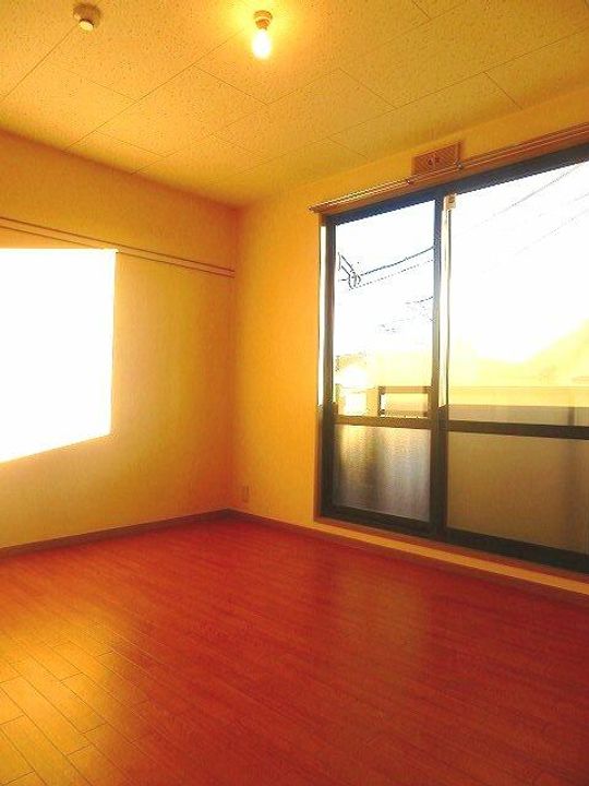 フラワーハイツの居間