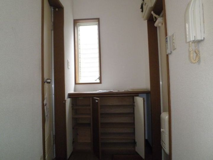 コーポFUSHIMIの玄関