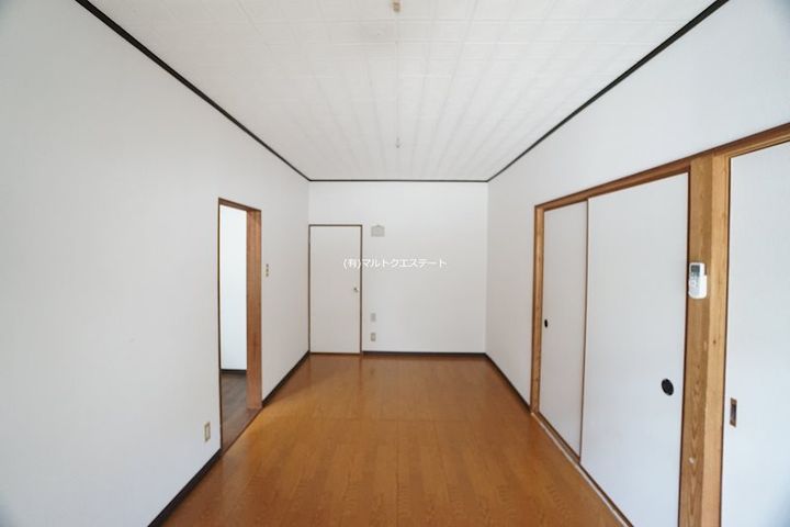 メゾン稲荷の居間