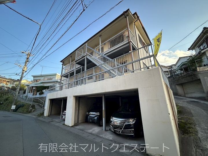 メゾン稲荷の外観