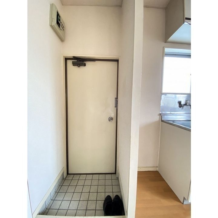 静岡県沼津市庄栄町(アパート)の賃貸物件の玄関