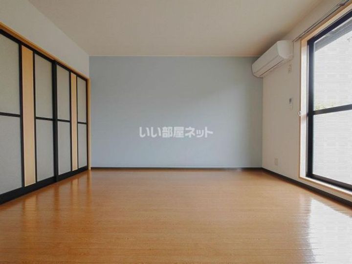 エスティアム多布施の居間