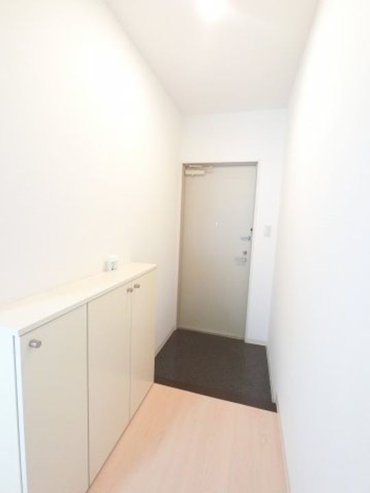 千葉県千葉市中央区長洲1(マンション)の賃貸物件の玄関