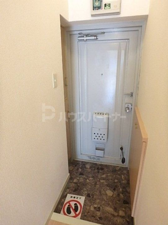 山口マンションの玄関