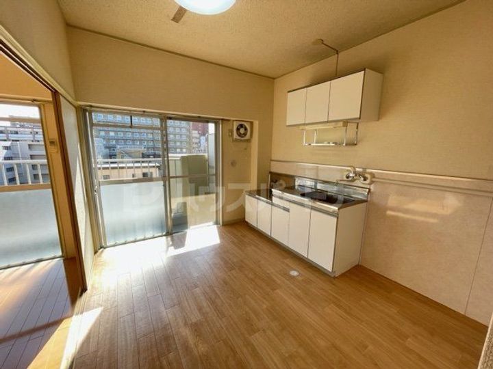山口マンションの居間