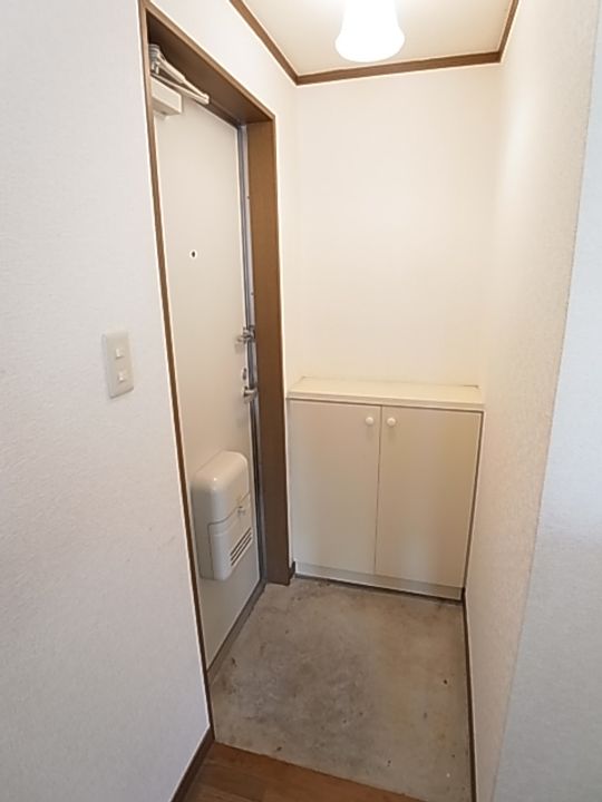 英友コーポの玄関