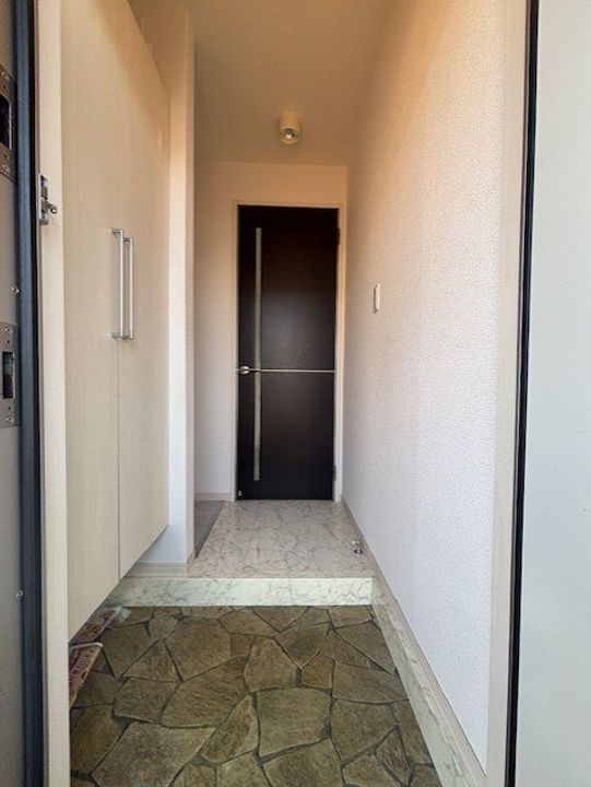 SAJA安江A棟の玄関