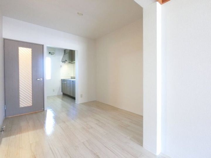 千葉県千葉市稲毛区稲毛東5(マンション)の賃貸物件の居間