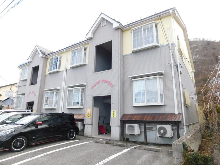 ヴィレッジ松波21の外観