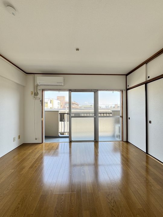 豊ハイツの居間