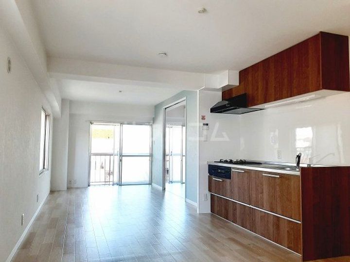 石川ビルの居間