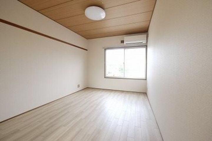 ぐらんめーるIIの居間