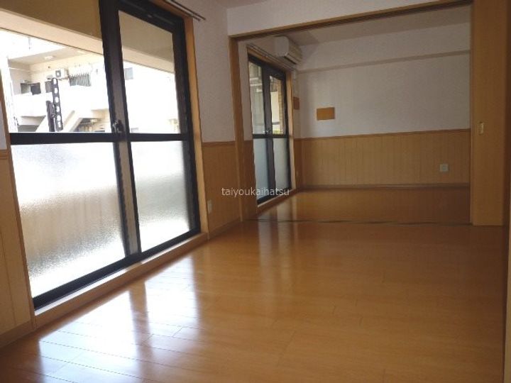 サンステージ荒田の居間