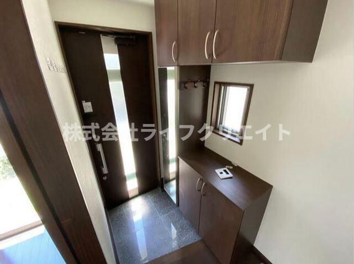 東京都日野市平山6(一戸建)の賃貸物件の玄関