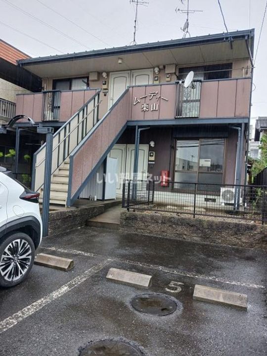 ムーディ栗山の外観