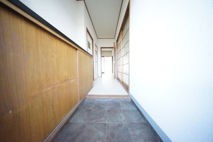 山口県下関市山の田本町(マンション)の賃貸物件の玄関