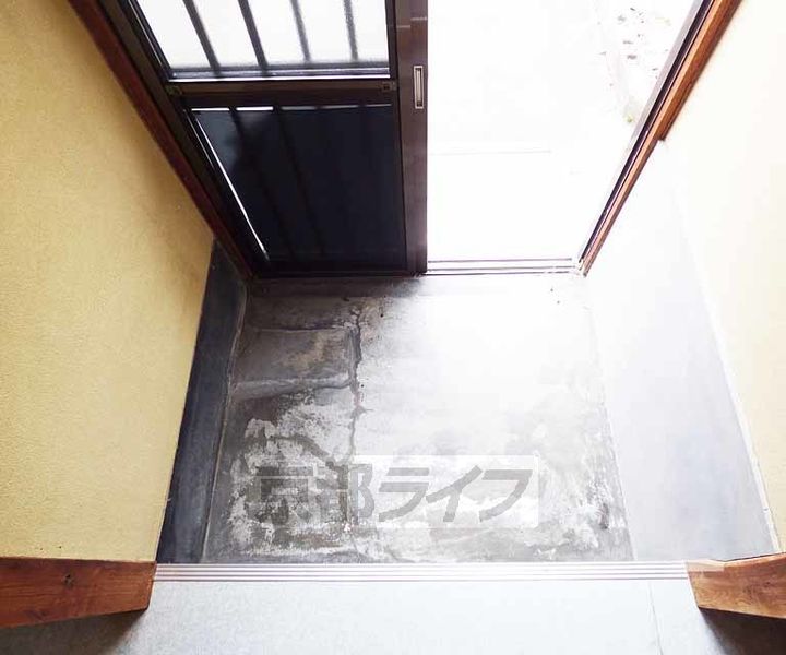 京都府京都市右京区西京極西川町(一戸建)の賃貸物件の玄関