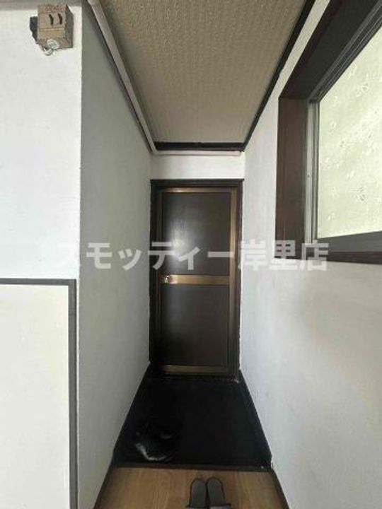 プロパティー千本南の玄関