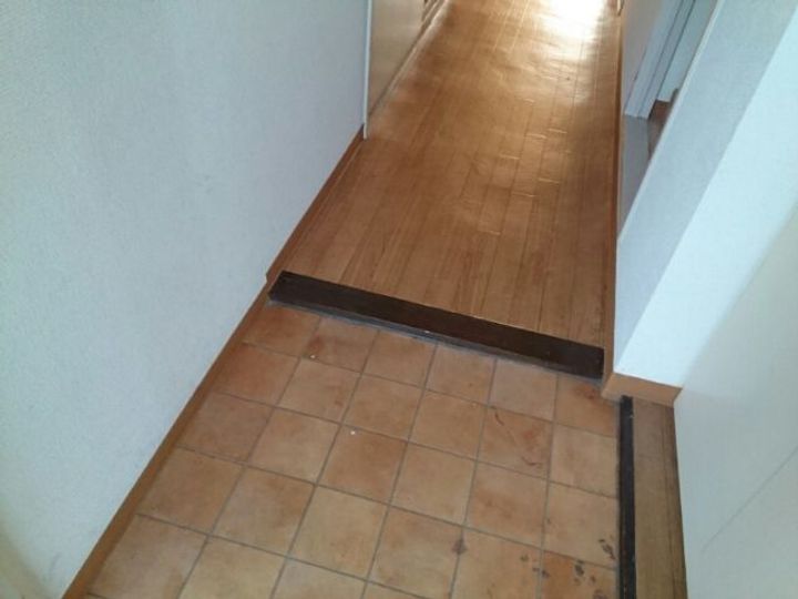 大阪府四條畷市南野5(マンション)の賃貸物件の玄関