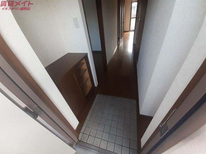 レジデンス菰野の玄関