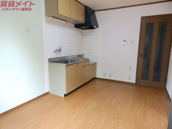 レジデンス菰野の居間