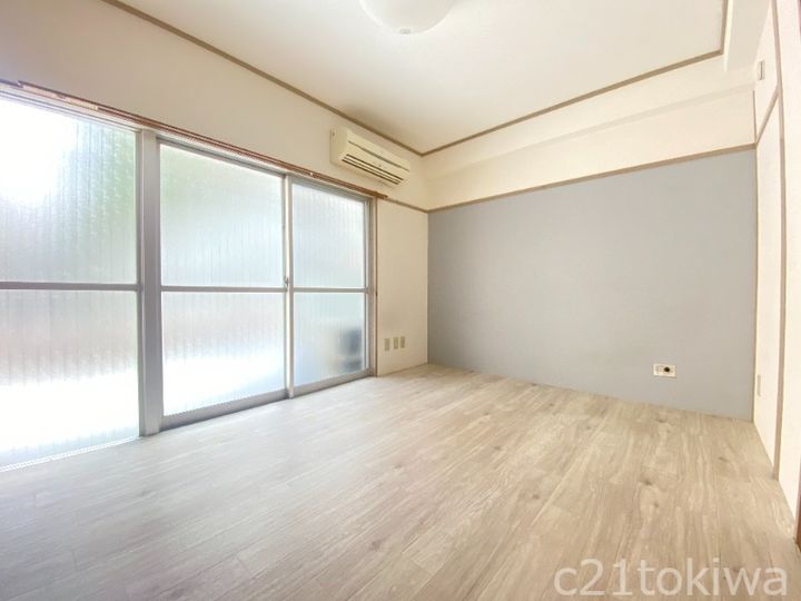 島田マンションの居間