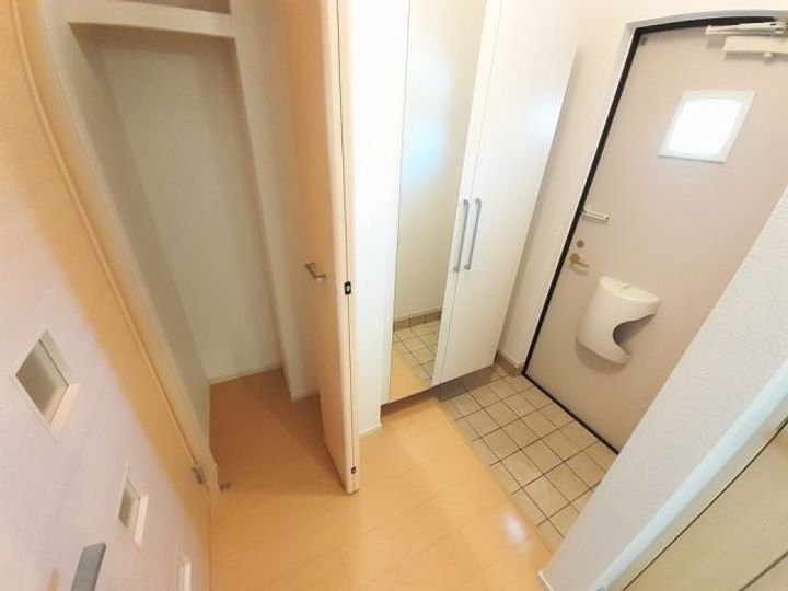 メゾン ソレイユCの玄関