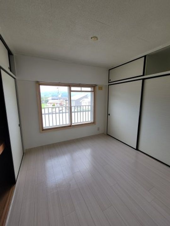 ビレッジハウス仁左平1号棟の居間