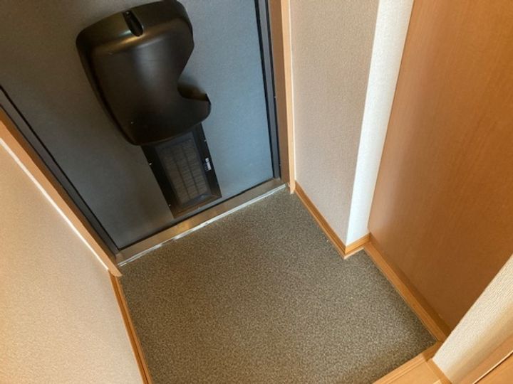 ロイヤルハイツ山崎の玄関