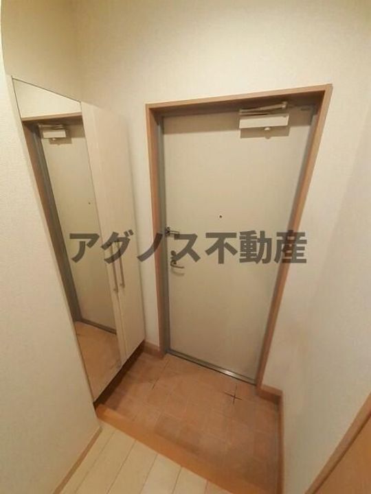 un deux troisの玄関