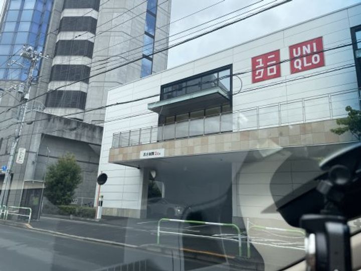 un deux troisの周辺