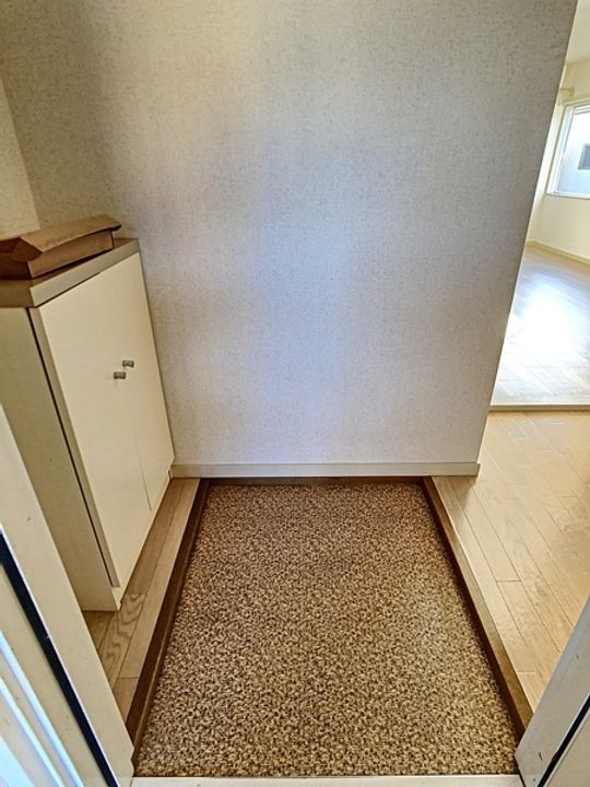 フレグランス疋田の玄関